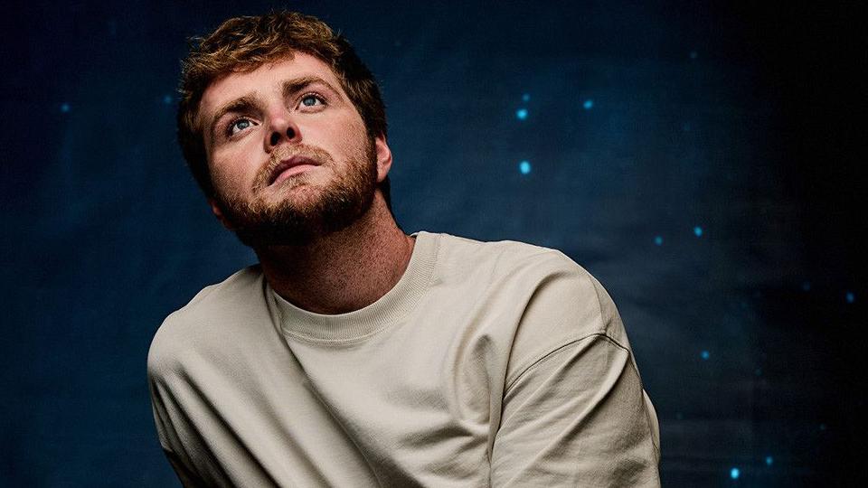 Alex Warren: Revolutionizing Vlogging with Raw Talent and Humor