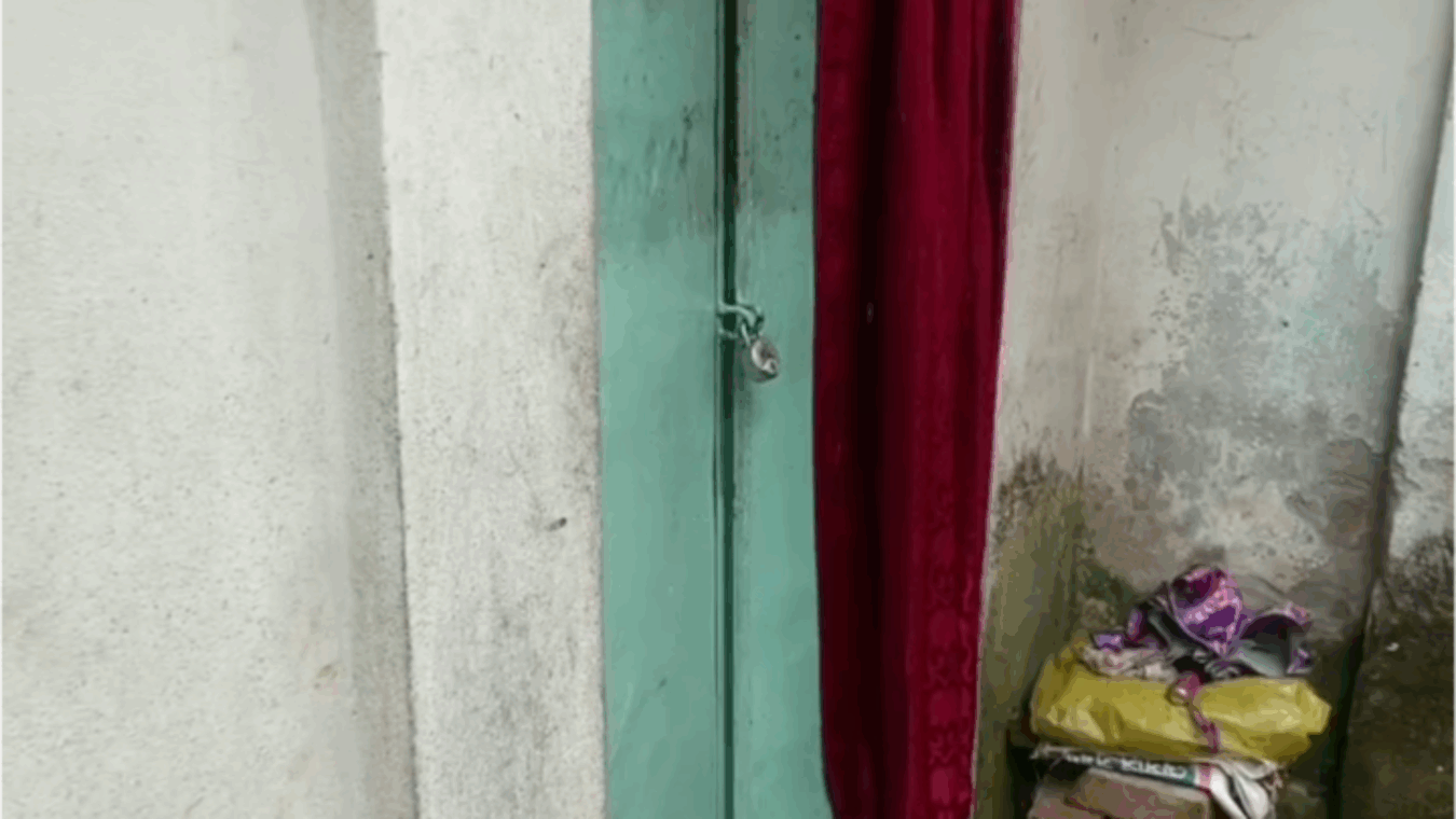 ভাড়া দিতে ৩ দিন দেরি হওয়ায় ভাড়াটিয়াকে ঘরে রেখে তালা