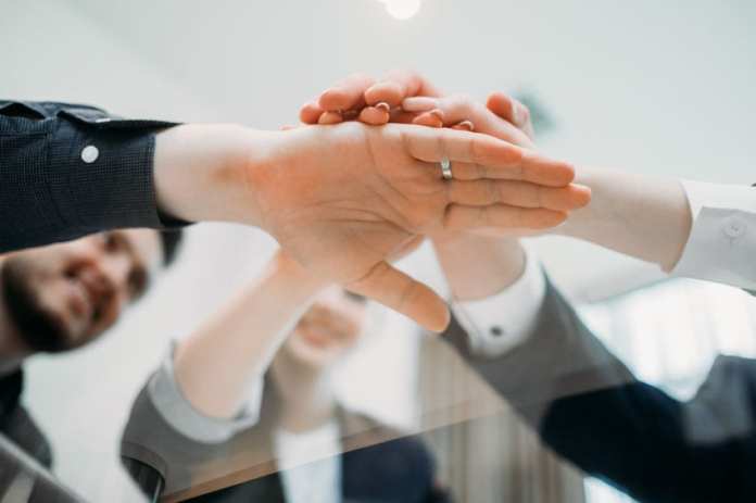 CZ calls for unity in the crypto space after Vitalik Buterin criticised XRP