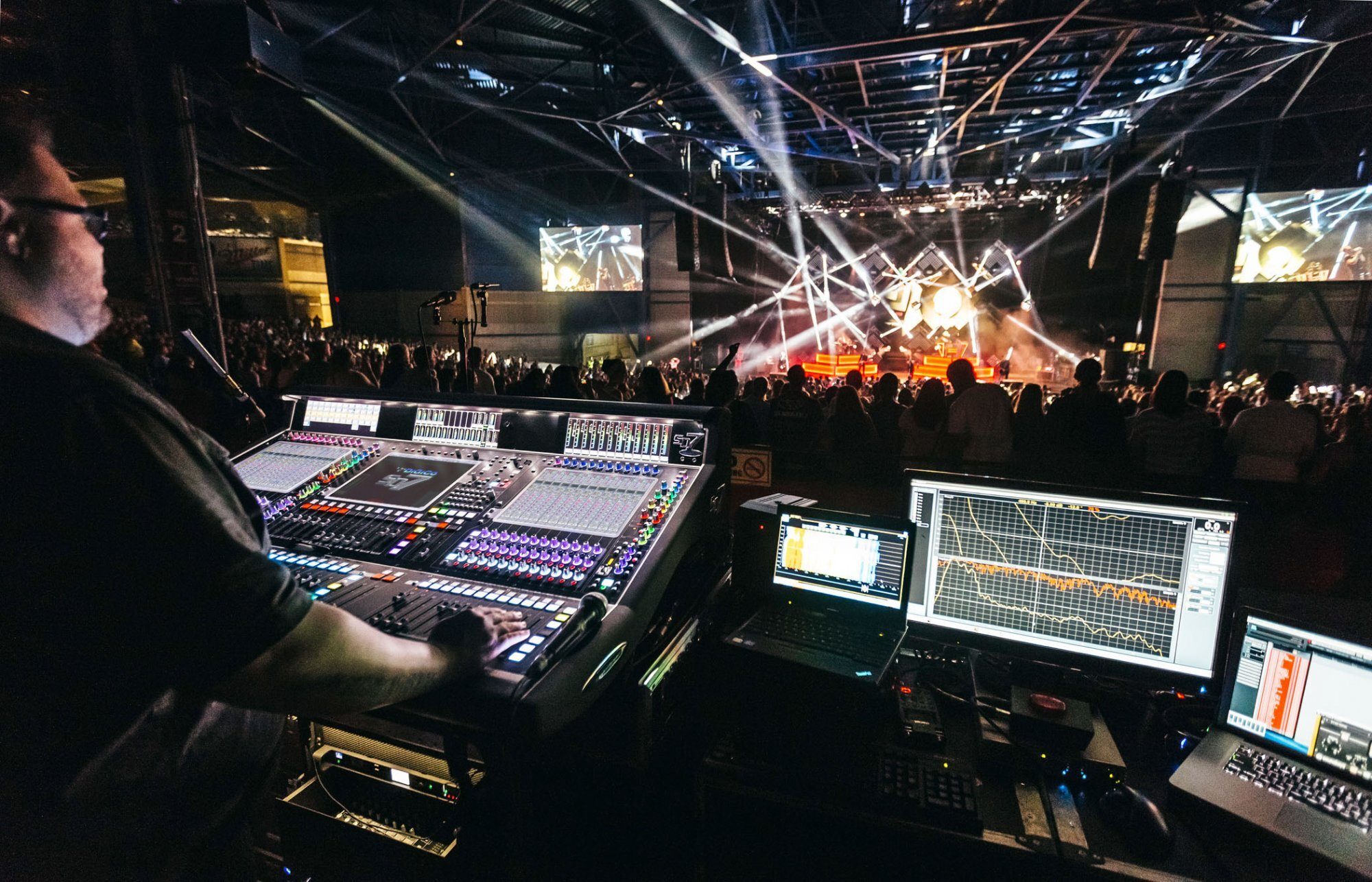 Reasons to choose an AV rental company for better audio visual system. Audio visual club