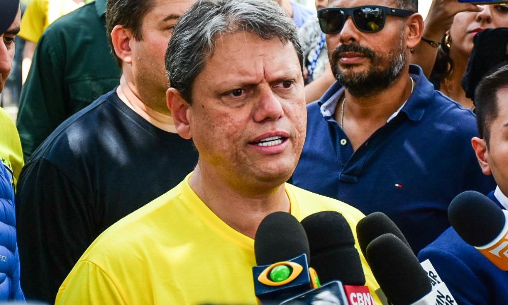 Tarcísio de Freitas comemora resultado do primeiro turno e fala da