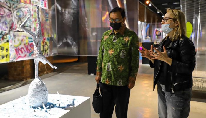 Wadubes Azis Nurwahyudi Ungkap Arti Lapangan Merah di Kota Moskow |  kagama.co | Majalah Kagama Online