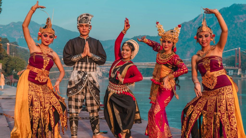 Seni Ukir Khas Lombok Yang Bernilai Tinggi