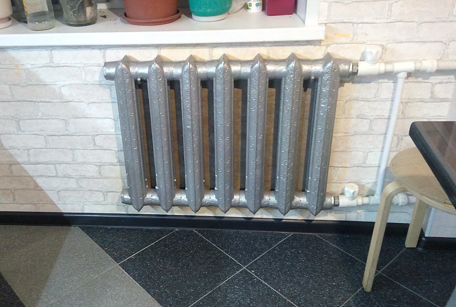 Как покрасить стену за радиатором отопления не снимая