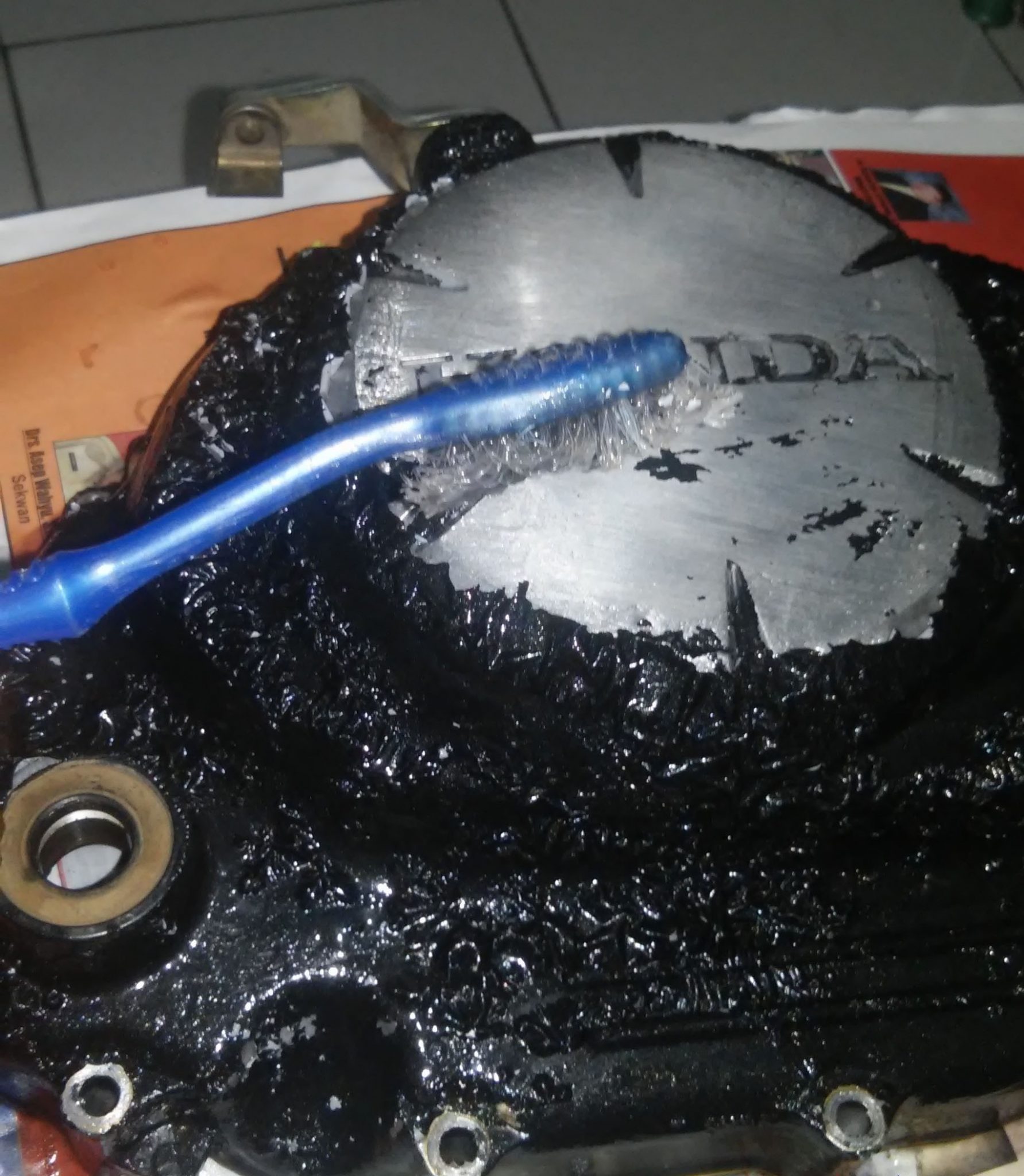 Tips Memoles Mesin Motor Secara Manual Yang Sangat Jitu