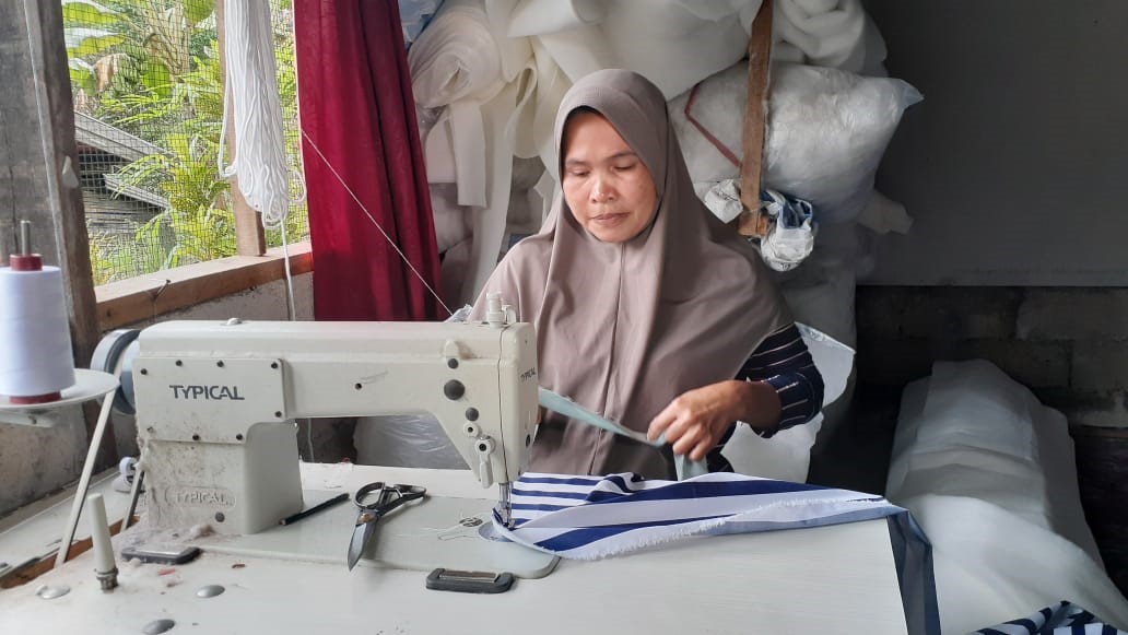 Tak Punya Modal Beli Mesin Jahit, Usaha Bedcover Lintang Sprei Kini Punya Omzet Rp140 Juta per Bulan