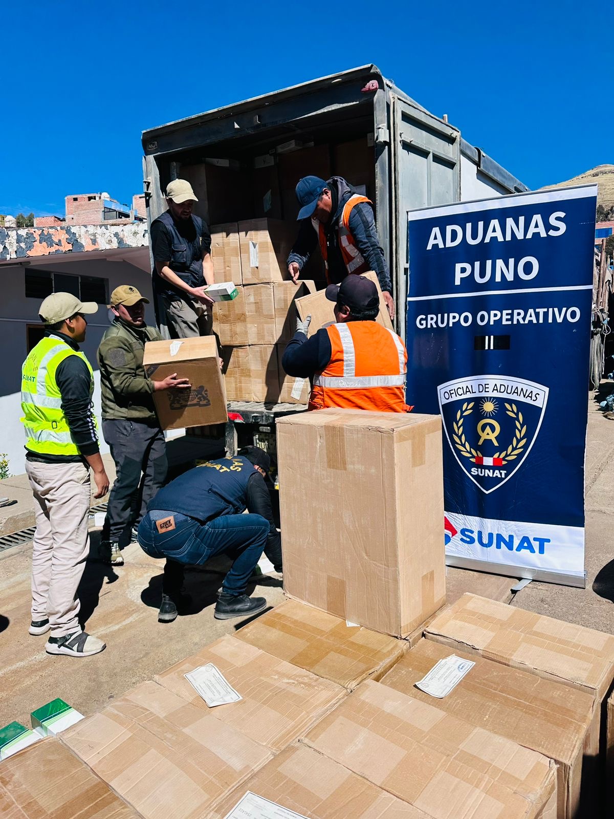 ¡Escáner portátil detecta millonario cargamento de contrabando en Puno!