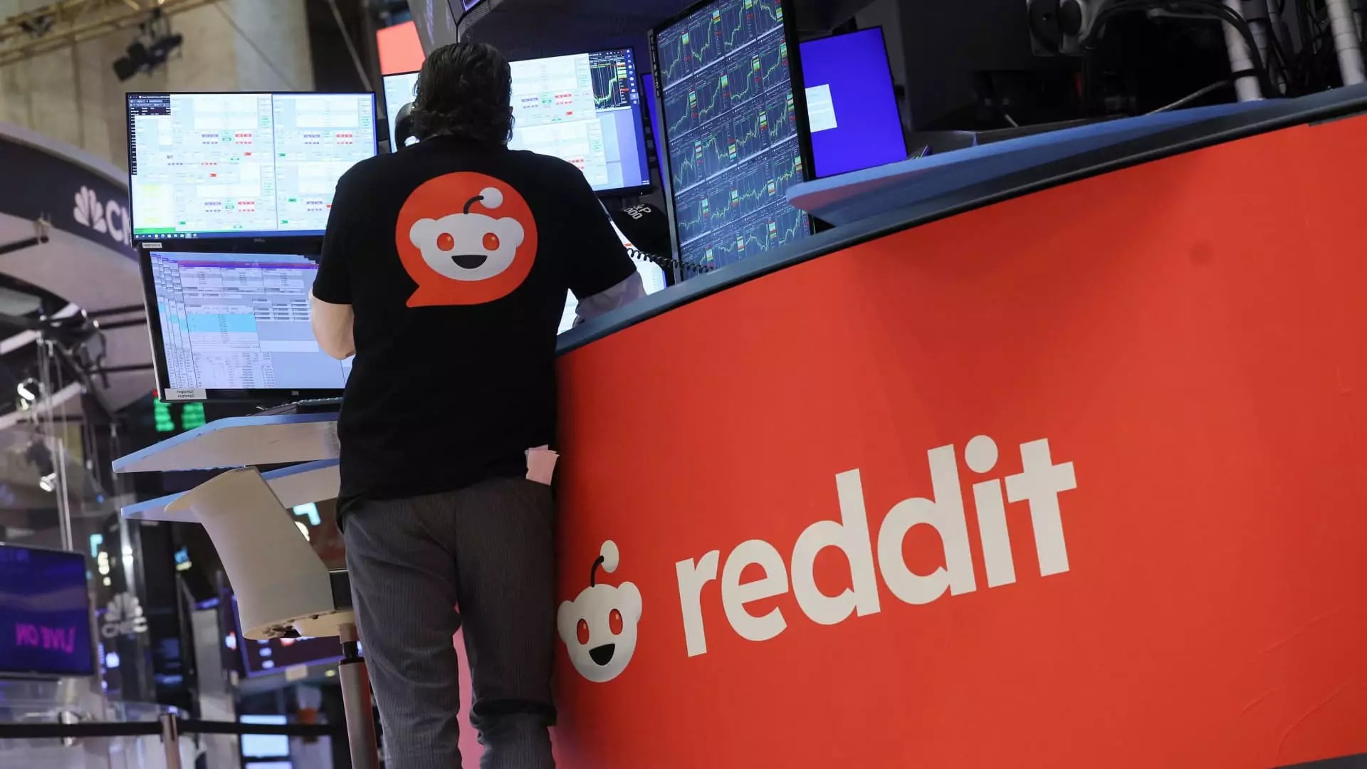 Wall Street Analysts’ Noteworthy Moves: A Weekend Overview