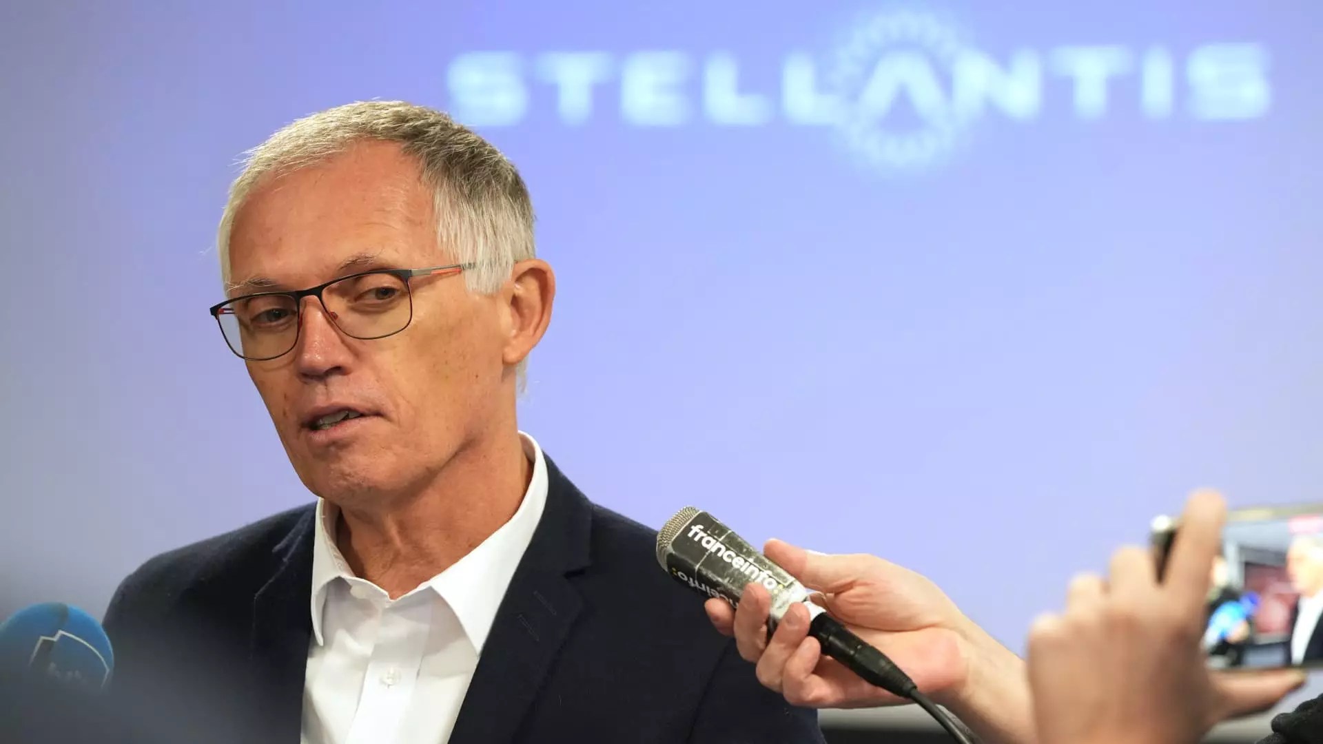The Surprising Departure of Stellantis CEO Carlos Tavares: An Analysis