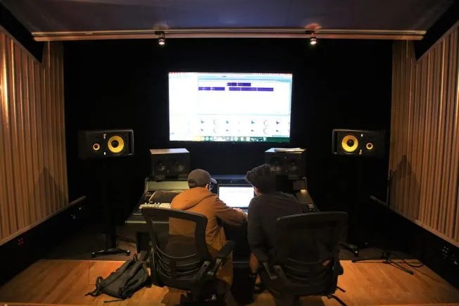8 Tips on How to Finish Songs Faster and Not Get Stuck