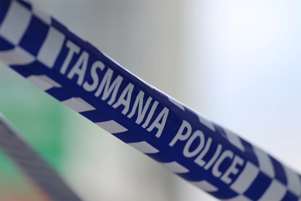 Woman Killed, Pilot Injured in Tasmanian Glider Crash