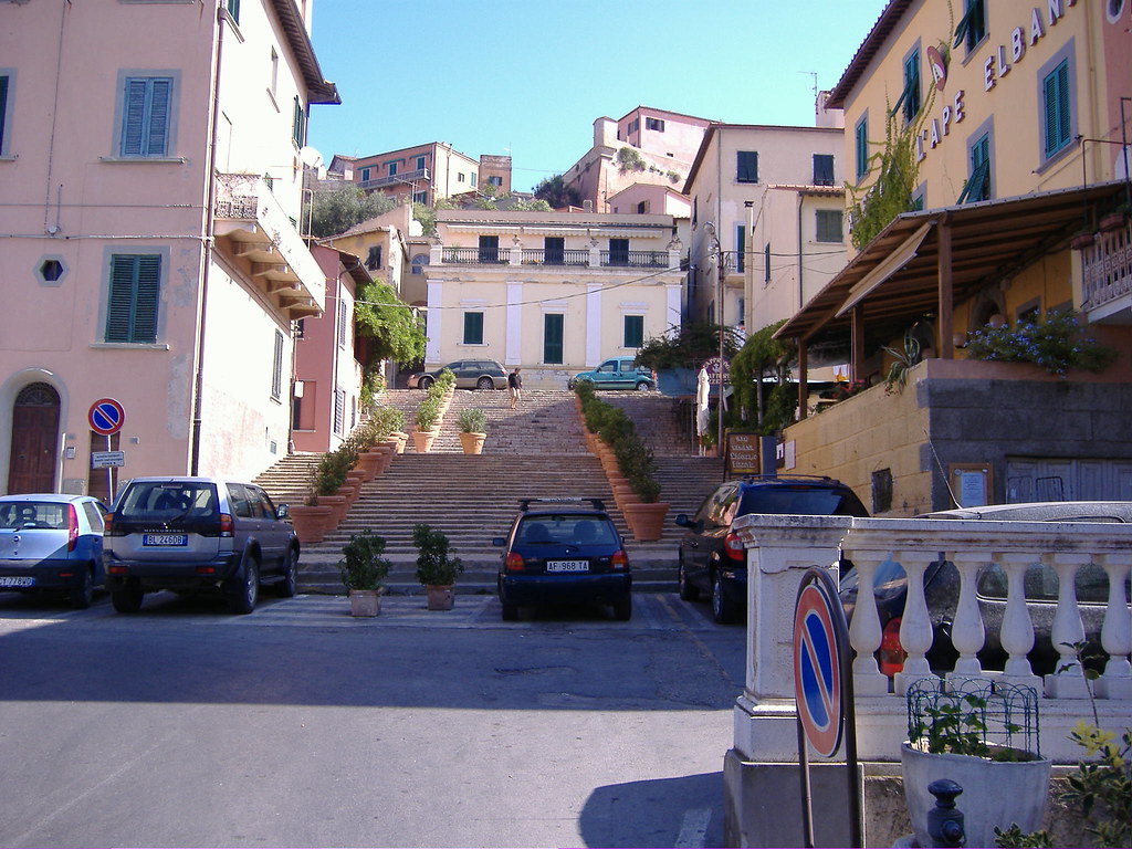 Portoferraio Salita Cosimo De Medici A Destra L Albergo Flickr
