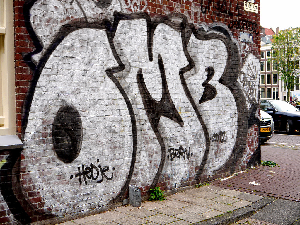 Urban Street Art Graffiti A Large Throw Up In Silver Whit Flickr