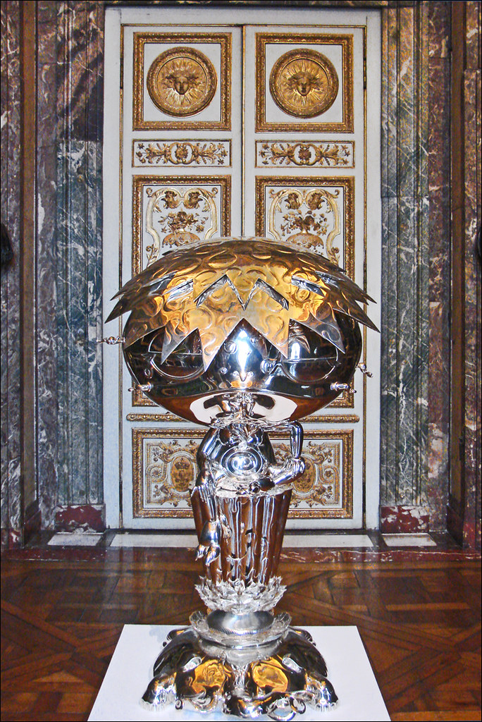 Murakami A Versailles Oval Buddha Silver Oeuvre De Takashi Flickr