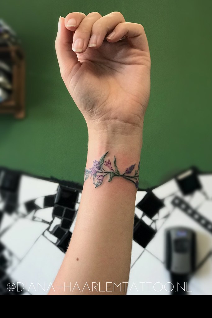 Small Flower Bracelet Tattoo | Diana Tattoo Art | Flickr 1024_x_683_jpg