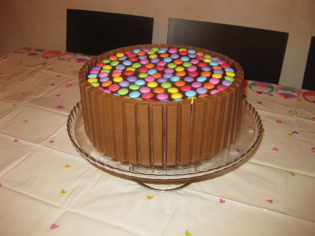 Torta Kitkat Smarties Un Compleanno Colorato Flickr