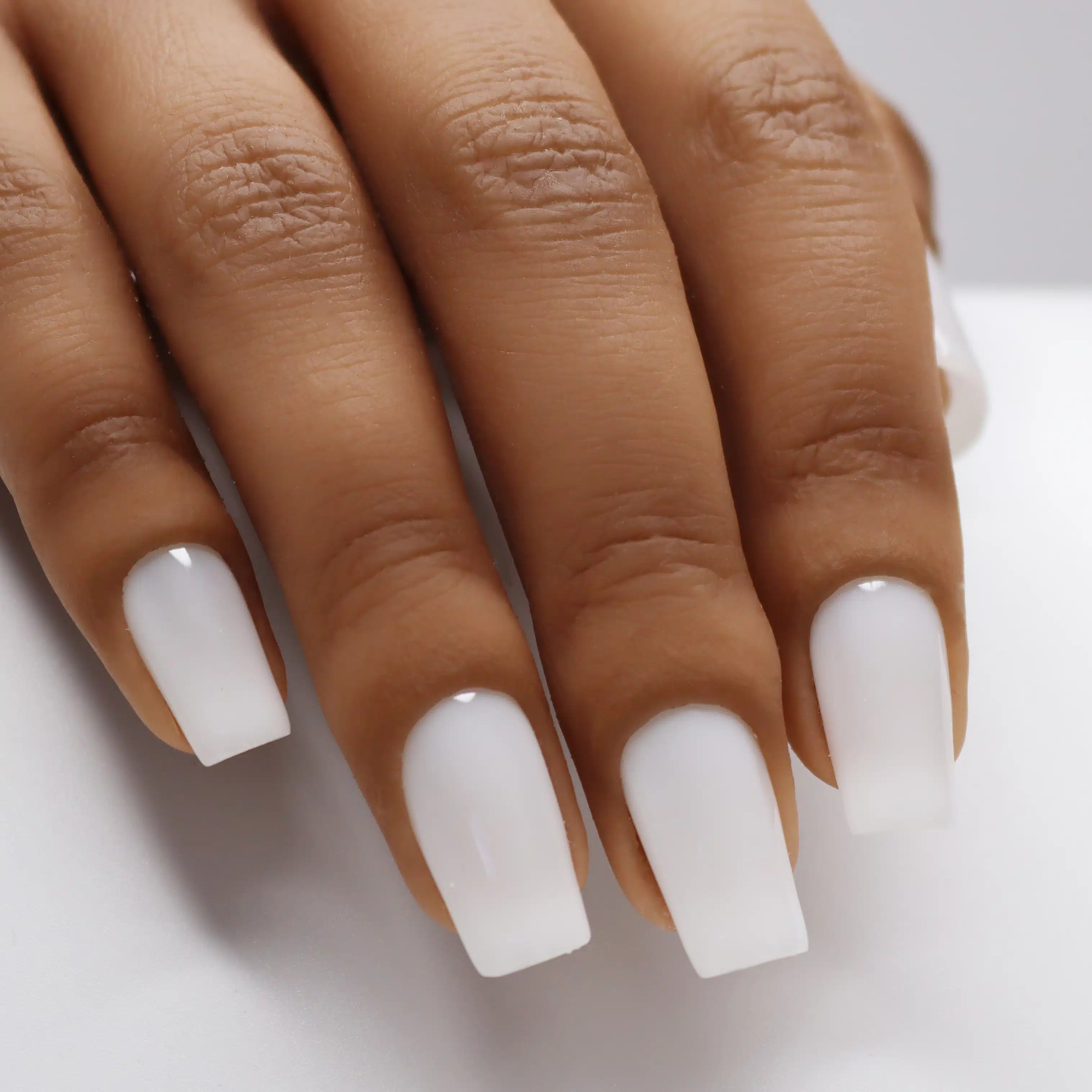 blanc laiteux ongles