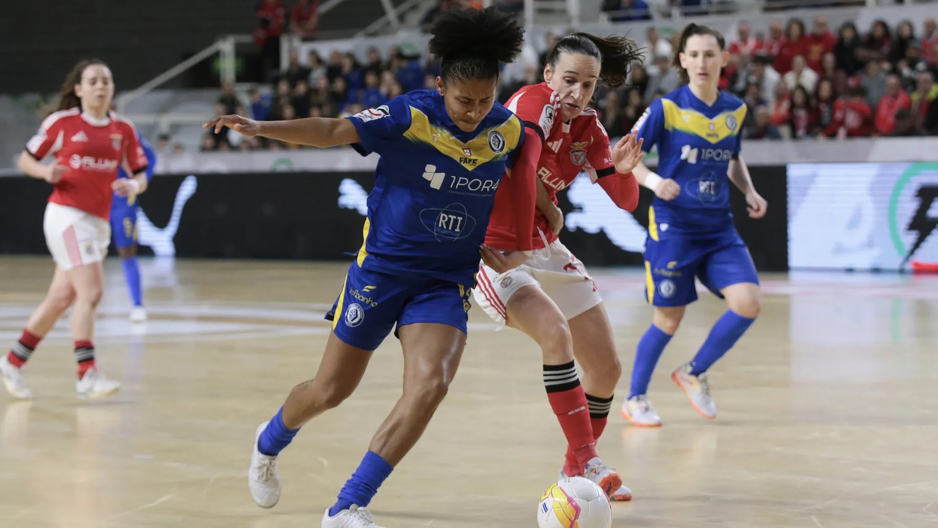 Nun’Álvares bate Benfica e conquista Taça da Liga feminina de futsal Nun’Álvares bate Benfica e conquista Taça da Liga feminina de futsal