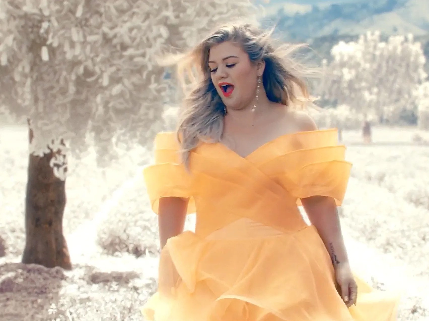 Kelly Clarkson Soft Love