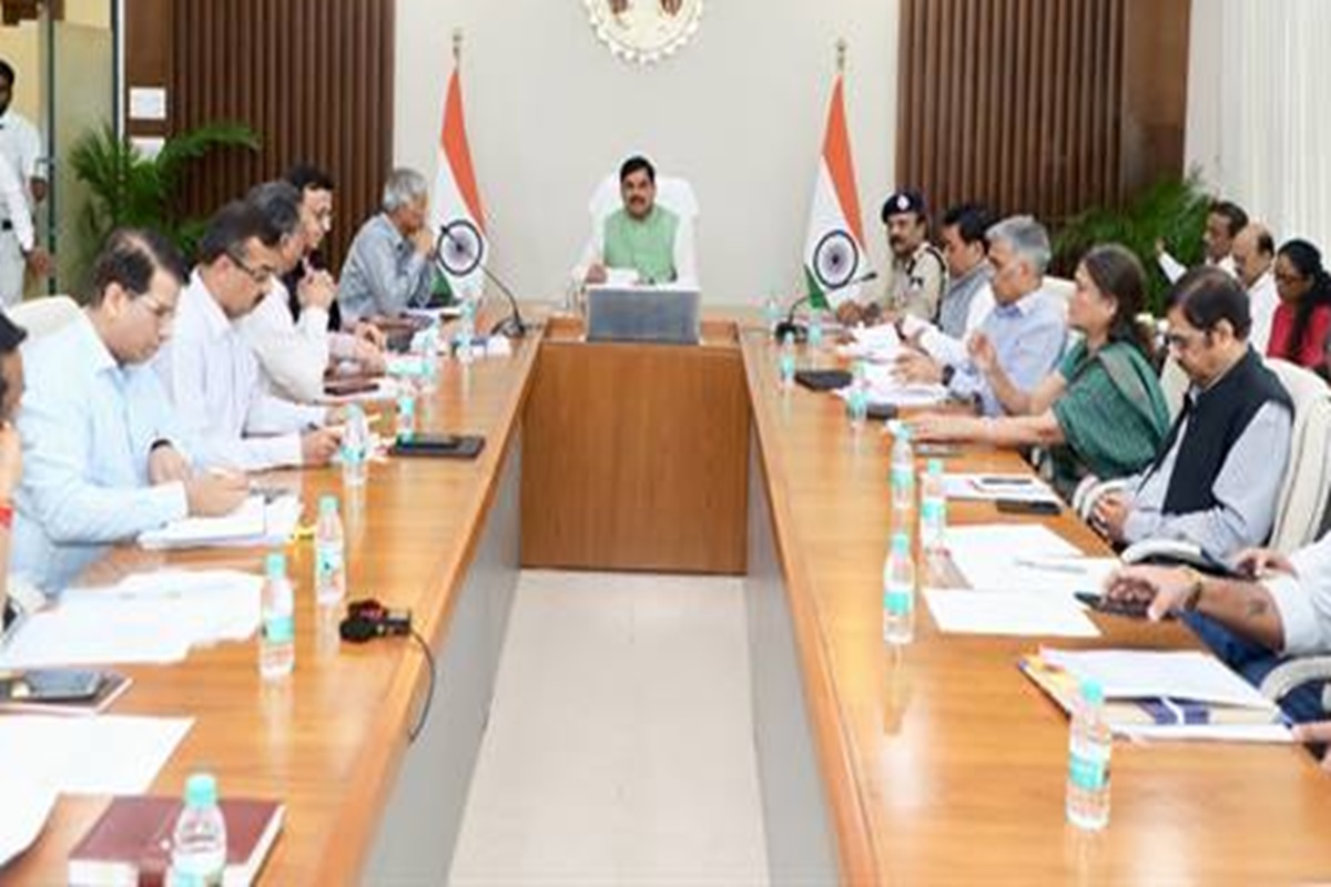 मुख्यमंत्री डॉ. यादव का ताबड़तोड़ एक्शन, यहां के प्राचार्य को किया निलंबित, 4 अफसरों को थमाया नोटिस, बीमा कंपनी पर भी लगाया जुर्माना |