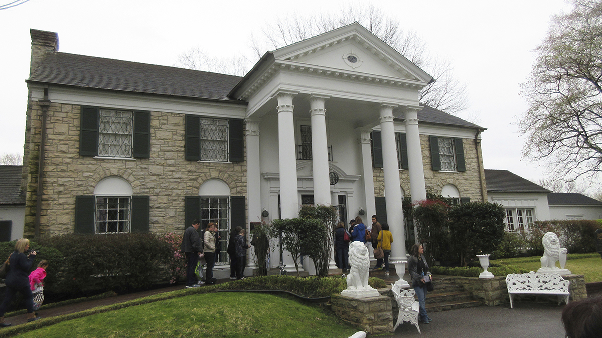 Woman Pleads Guilty to Federal Charge in Plot to Sell Graceland