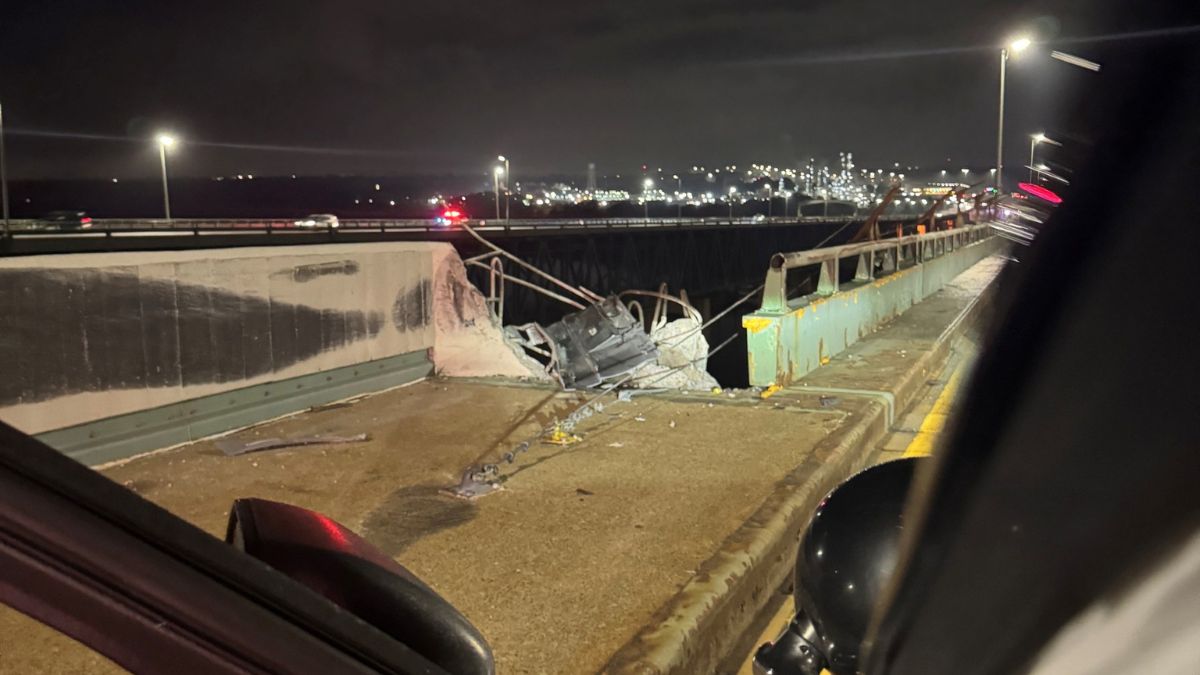 Truck driver recognized after lethal crash on Delaware Memorial Bridge