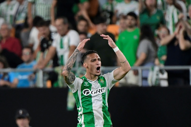 Forest denied winning European return by Antony, Roma down Nice