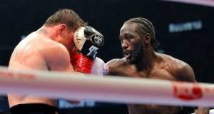 Crawford sorprende a Álvarez por el histórico título mundial de peso súper mediano indiscutible
