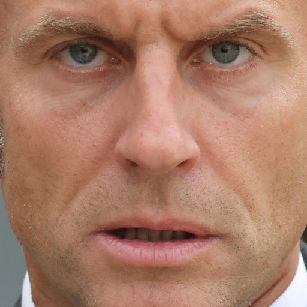 France set for disruption as new PM takes workplace