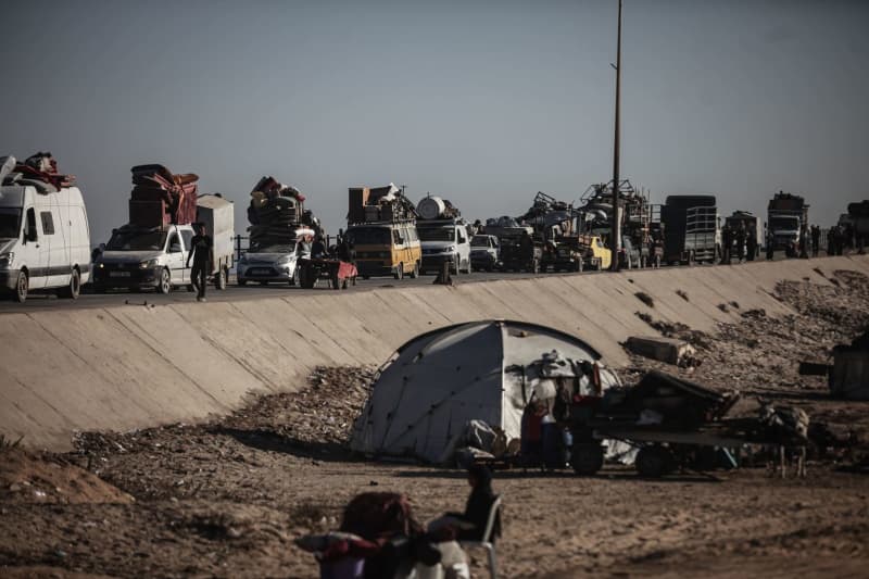 Israeli military sources say 800,000 people have fled Gaza City