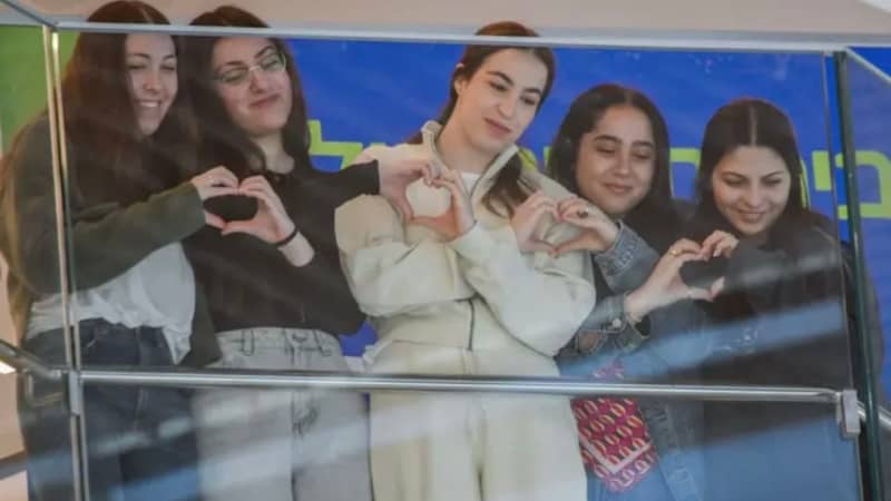 Formerly kidnapped IDF observers urge public to ‘do everything’ for the hostages’s release