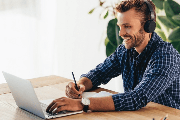 Lavora Da Casa In Smart Working | Microsite | Il Call Center Per Chi Punta Alla Vetta 456_x_682_png