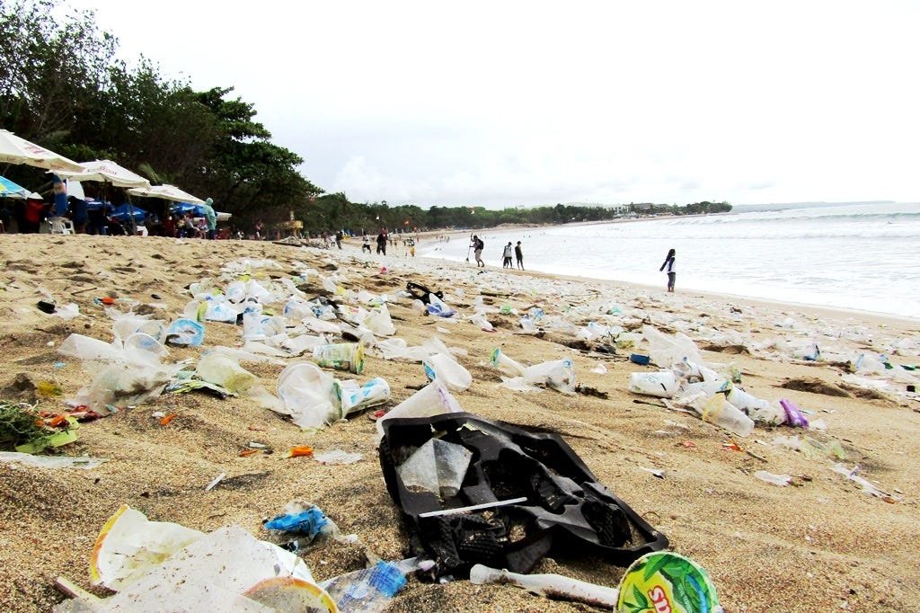Mengapa Sampah Plastik Merusak Lingkungan | By R Jati | Medium 682_X_1024_jpg