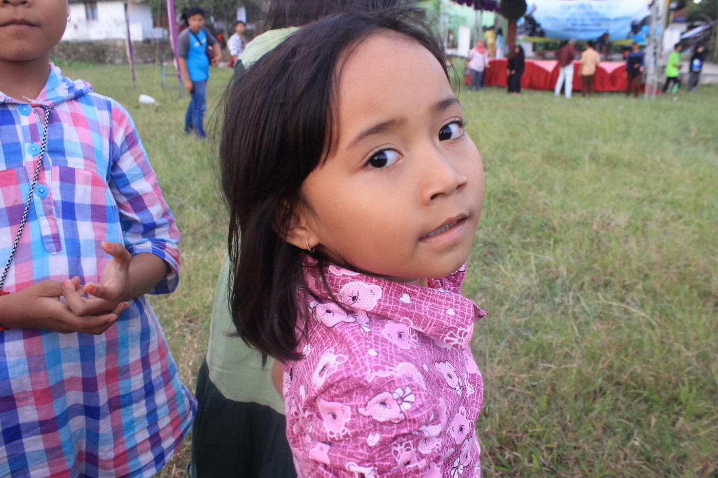 Yang Jauh. Waktu ku kecil, hidupku amatlah senang | by Nabila Nurul  Maghfirah | Medium