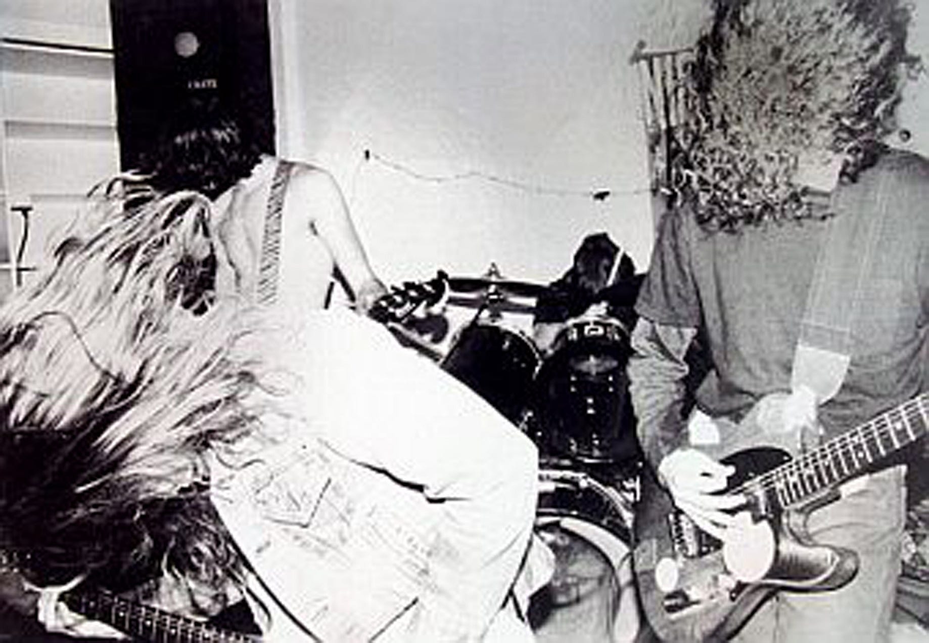 REPRESENTASI PADA SETIAP LAGU-LAGU NIRVANA DALAM ALBUM BLEACH | by Arief  Kurniawan | Medium