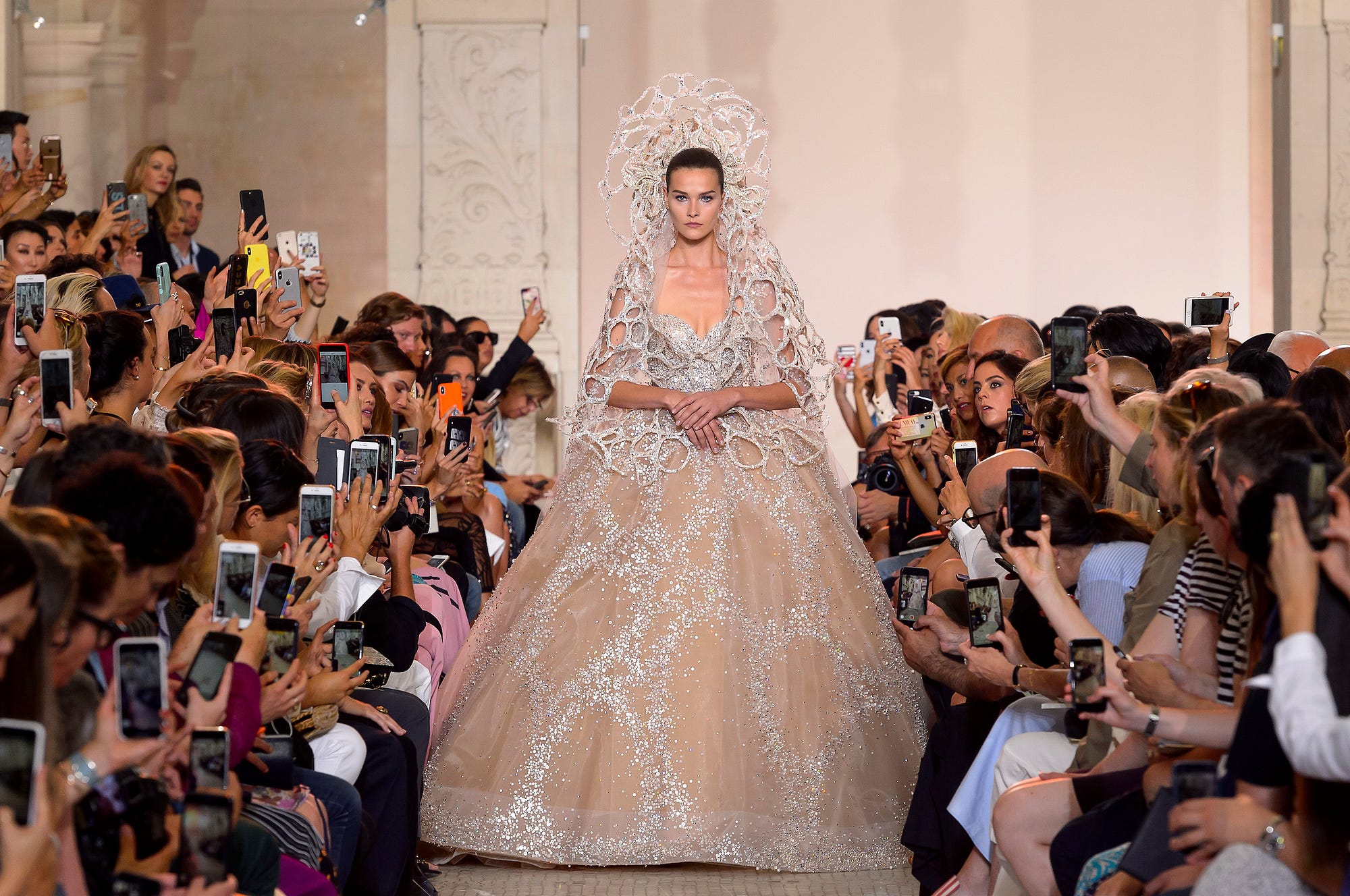 Sering Mendengar Istilah Haute Couture? Ini Dia Penjelasannya! | by  Wulandari Natlia | THREAD by ZALORA - #1 Komunitas Fashion di Indonesia