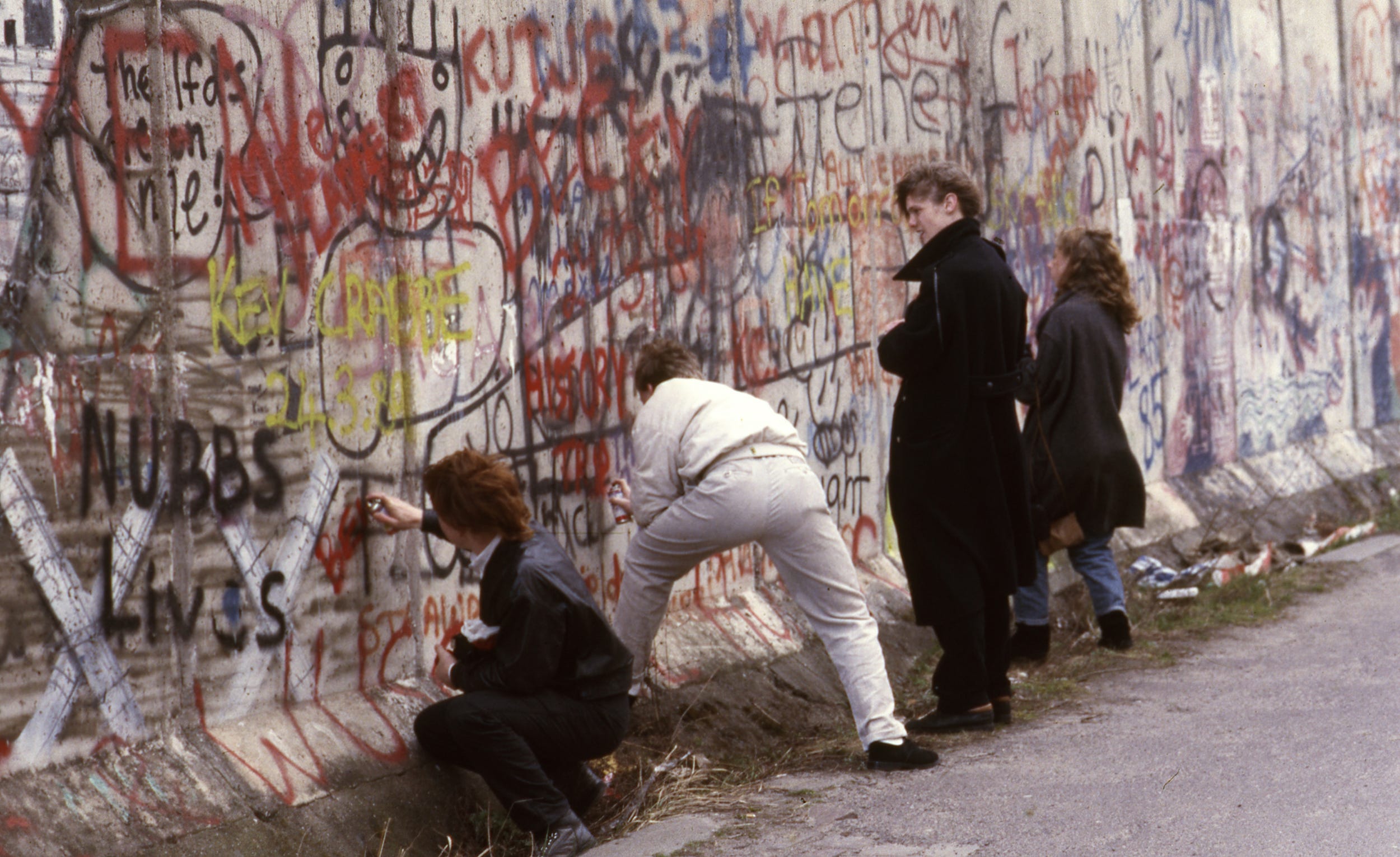 This Photographer S Collection Of Berlin Wall Graffiti Photos Show The Politics Of Paint By Rian Dundon Timeline
