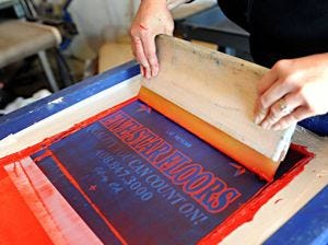 Panduan Lengkap Cara Sablon Kaos Yang Tepat Dan Cepat | by Arief Wildan |  Medium
