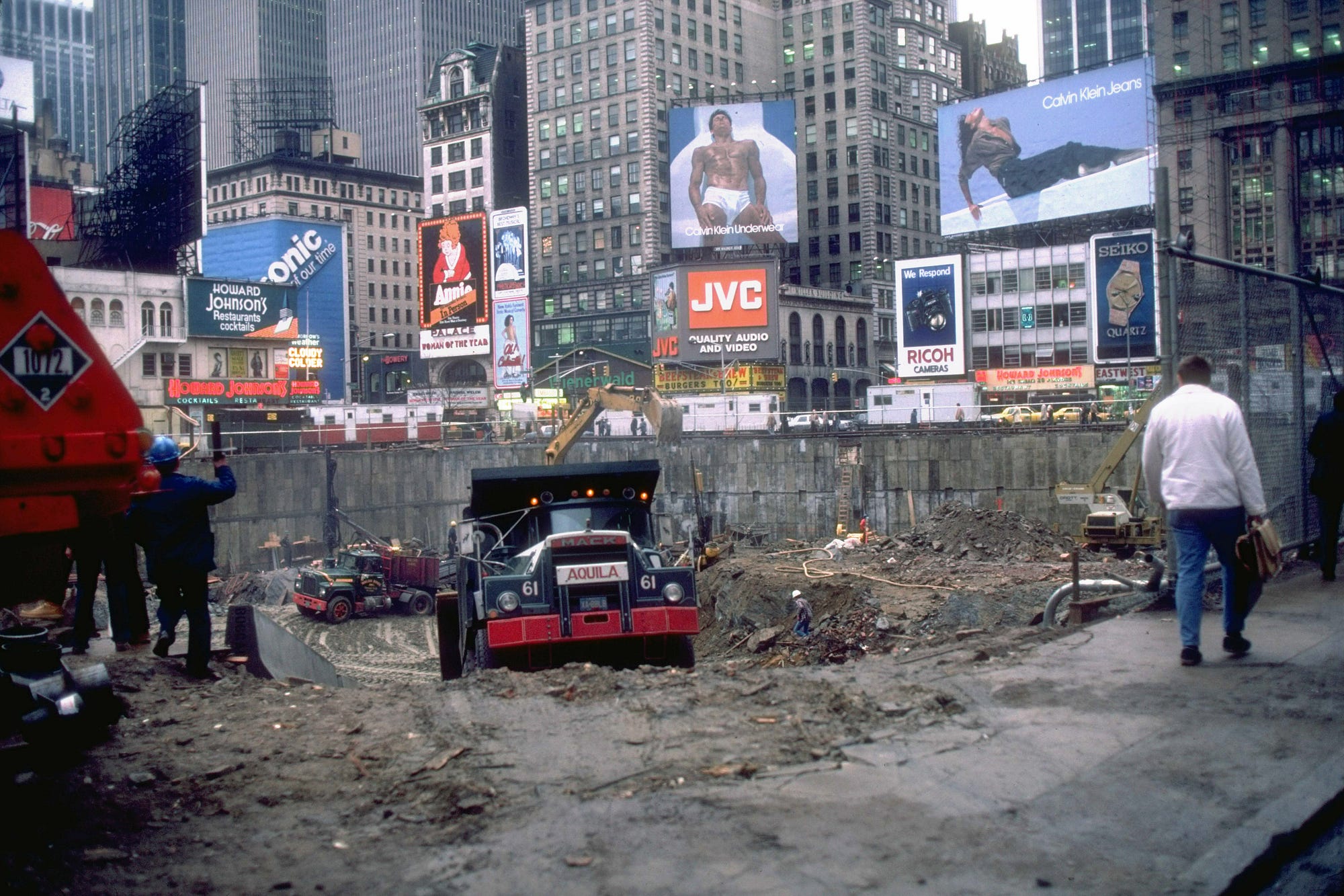 These gritty pictures show Times Squares journey from porn mecca to family friendly | by Rian Dundon | Timeline | Medium Live camera nyc times square