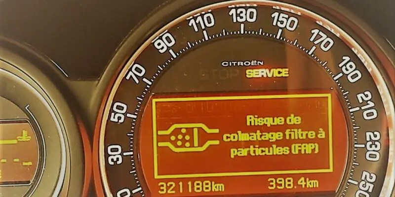 Peut-on rouler avec le voyant antipollution allumé ? - Mon Piaf