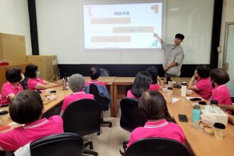 從防詐到自拍　楠梓戶政推青銀共學　讓志工變身科技達人