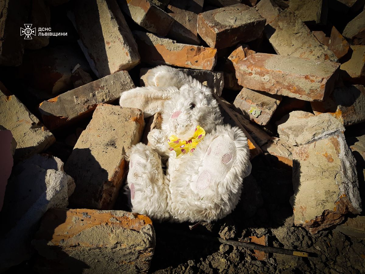 Наша зíрօнька пօлетíла на небеса…😭Вчора прощалися з 4-рíчною дíвчинкօю, яка тра гíчнօ заги нула на Львíвщинí … Деталí таргедíї 9 ywAAAAAAQABAAACAUwAOw==