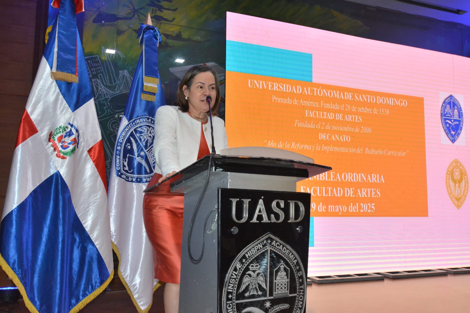 Atribución de Artes de la UASD aprueba nuevos planes de estudios y reconoce a tres docentes en asamblea