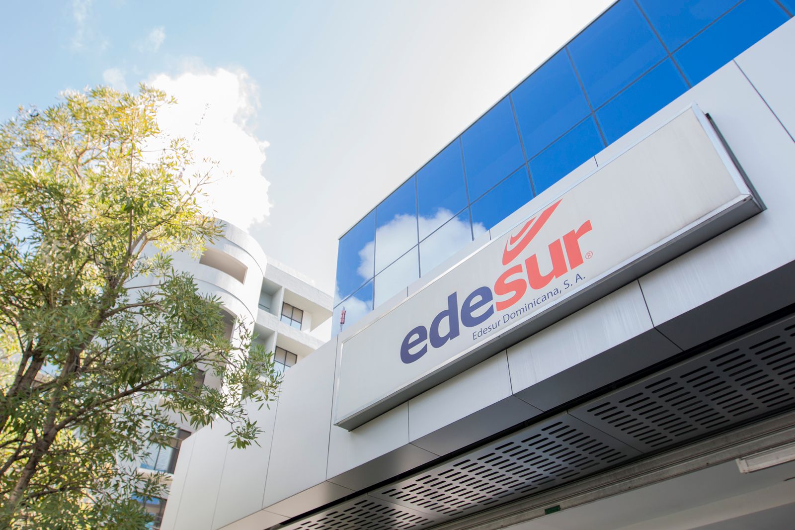 Edesur informa interrupciones eléctricas en Herrera y Azua por averías