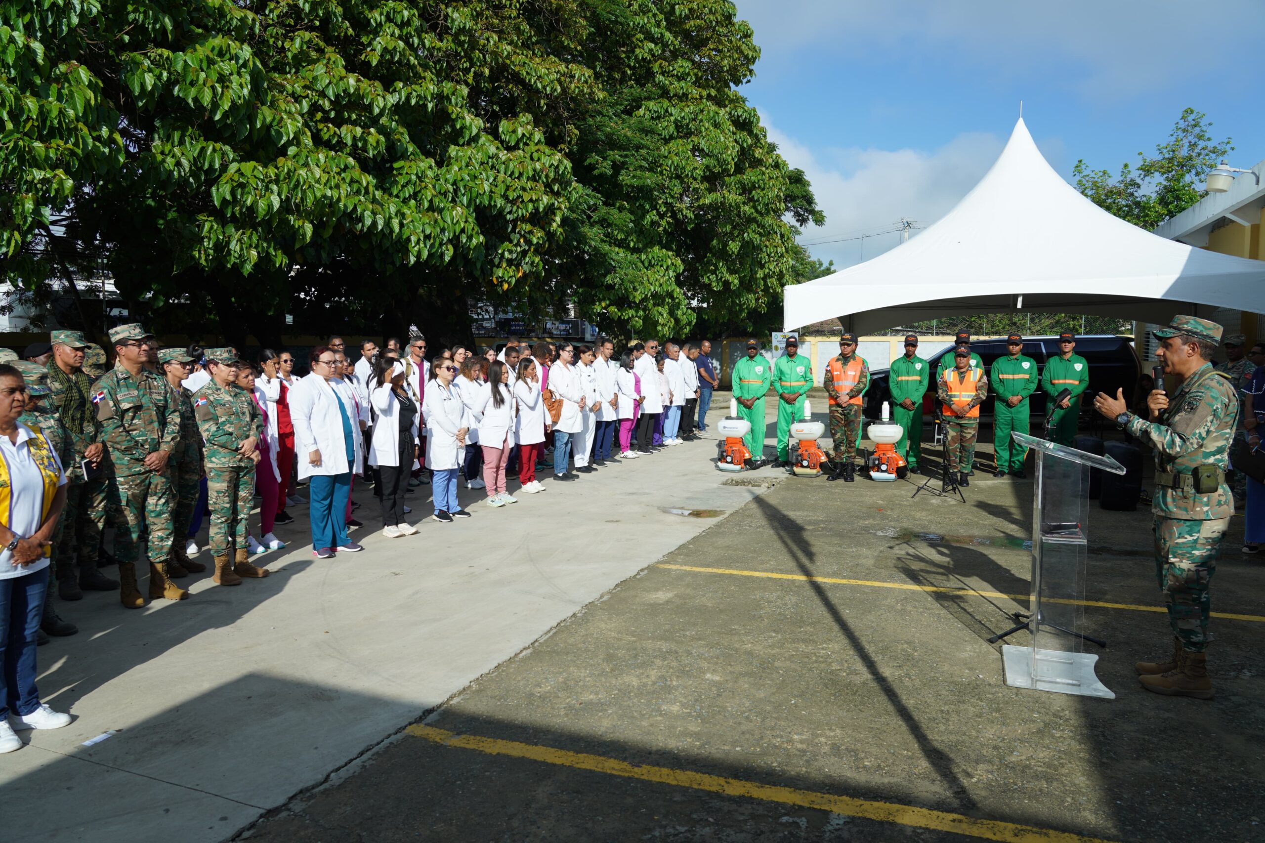 Profesión de Defensa lleva recorrido médica y hecho cívica a Licey al Medio
