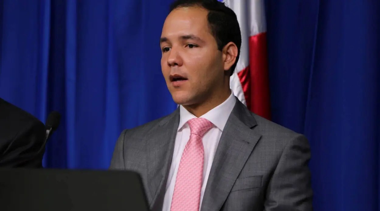 Johnny Pujols: “La democracia no es un destino atrapado, es una tarea permanente” Johnny Pujols: “La democracia no es un destino atrapado, es una tarea permanente”