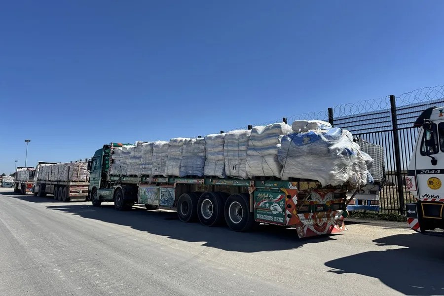 Camiones con ayuda humanitaria para Lazo continúan varados en la frontera