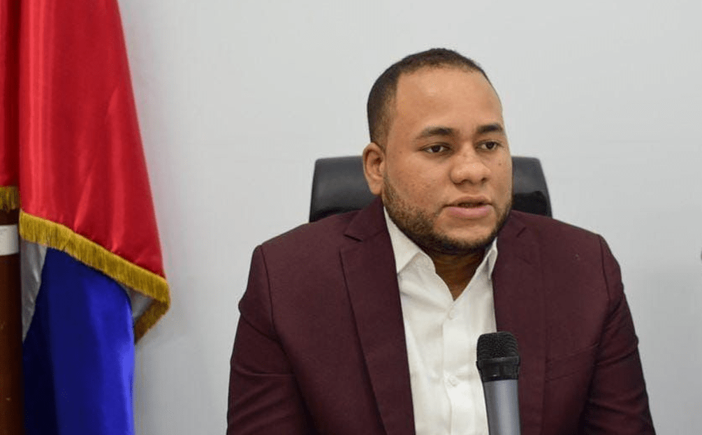 Regidor propone aplicar Ley 368-22 para ordenar el país en SDO