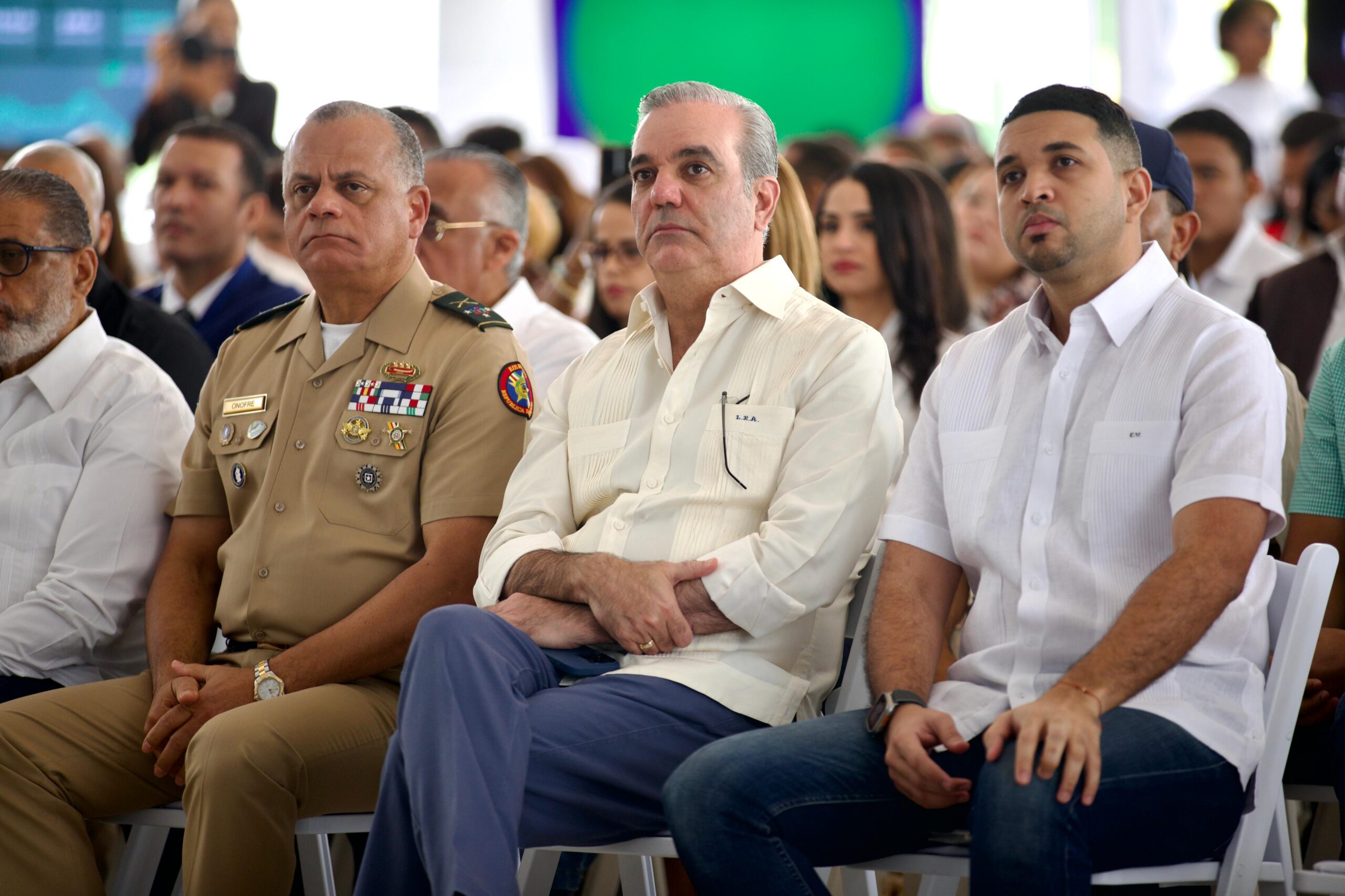 Abinader observa 20 proyectos de jóvenes que buscan soluciones a la movilidad urbana