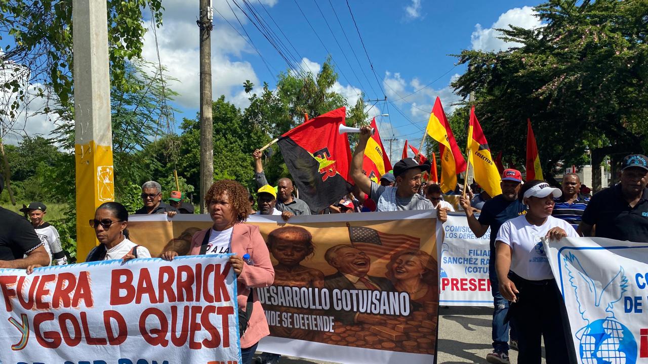 Protesta en Cotuí contra Barrick Pueblo Remoto y políticas del gobierno